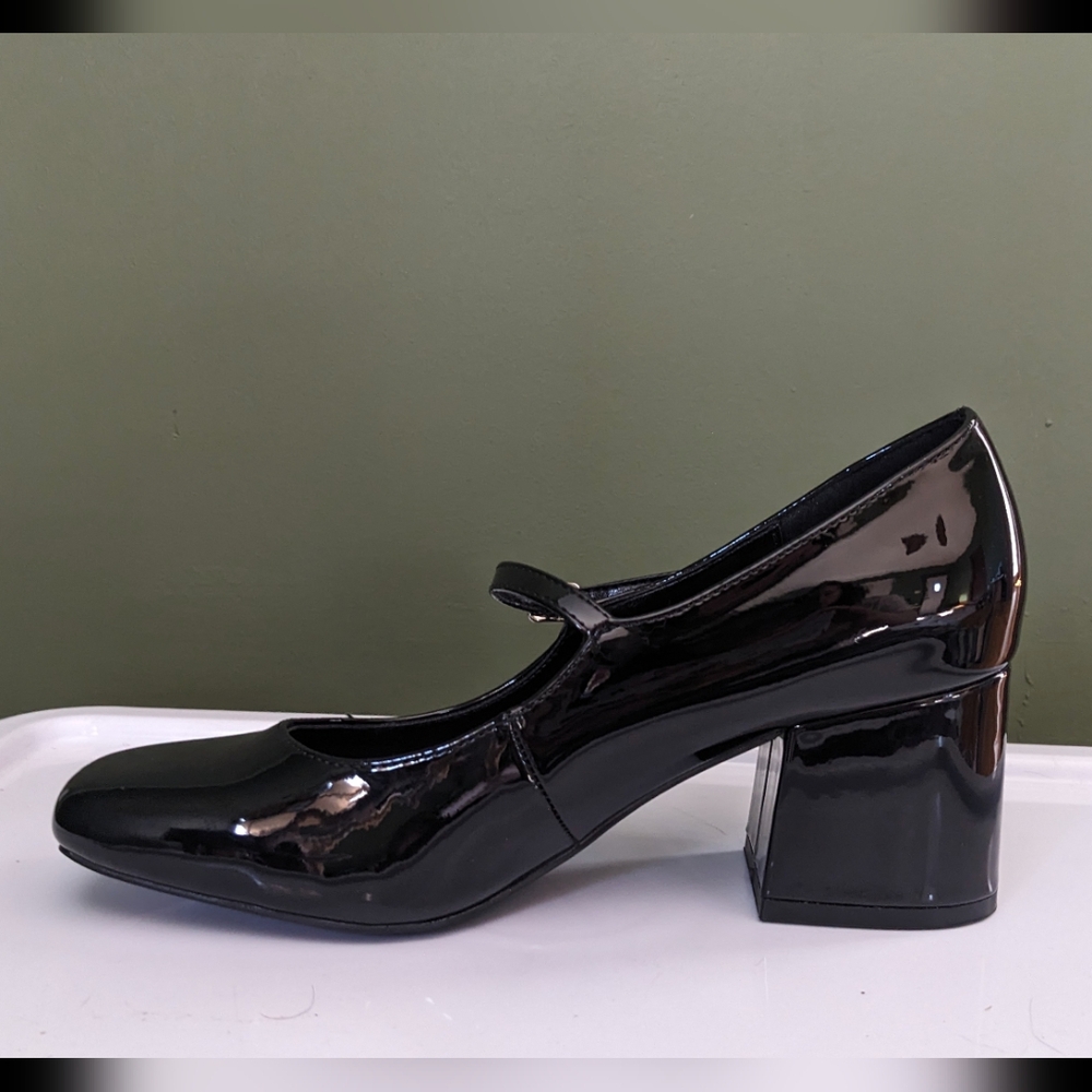 Black Mary Jane Pumps NIB